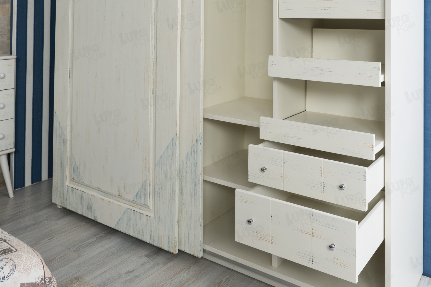 Genova Teen Room
